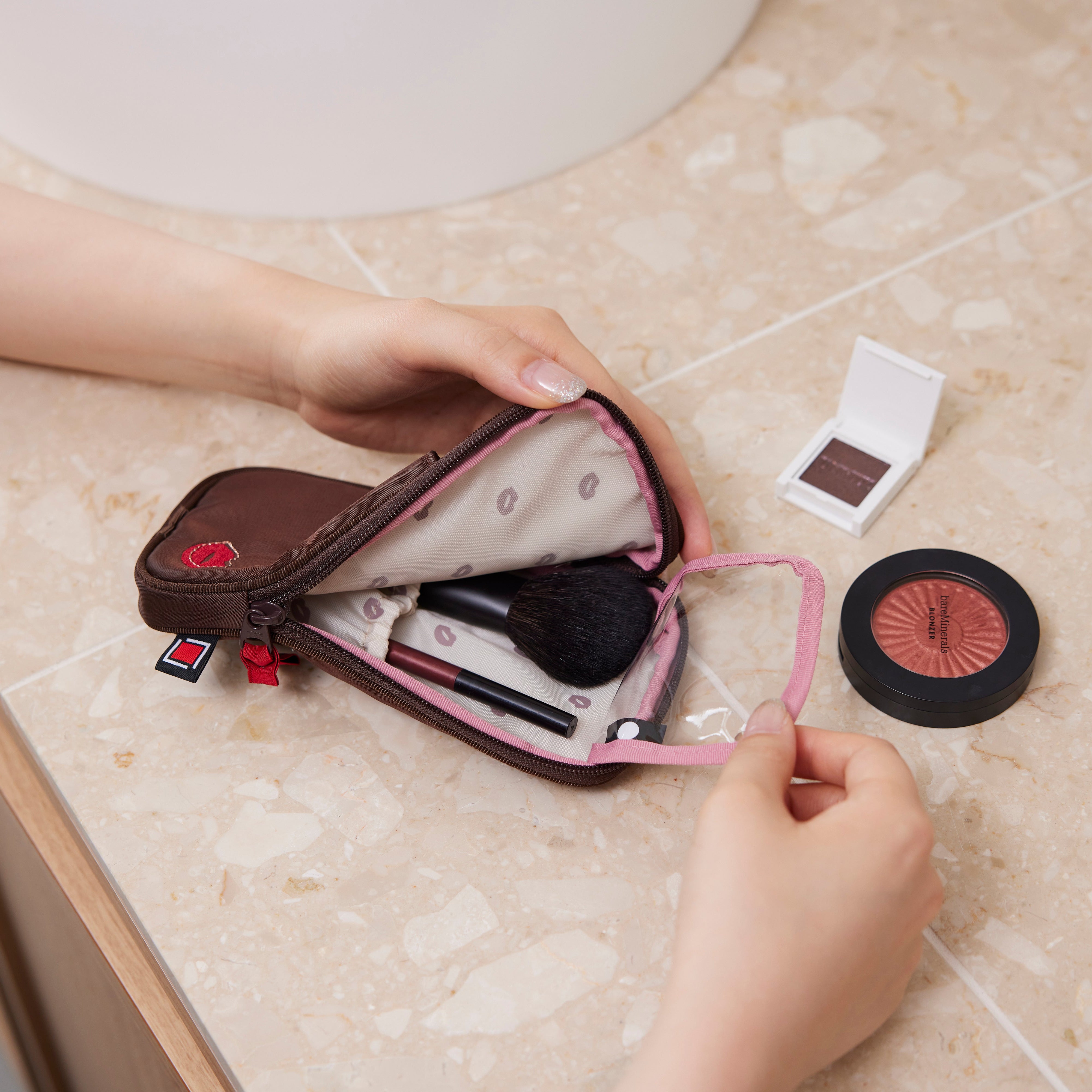 Pouty Lip - Slim Multi-Use Pouch - PU918