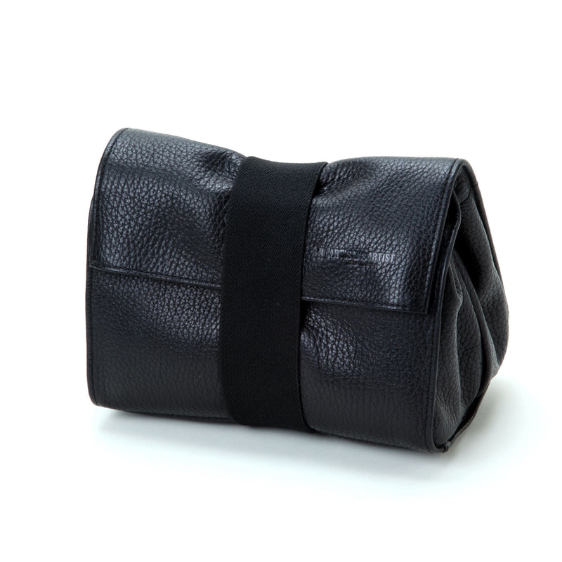 Artisan & Artist ACAM-75 black premium leather camera pouch (L), handcrafted in Japan for professionals.