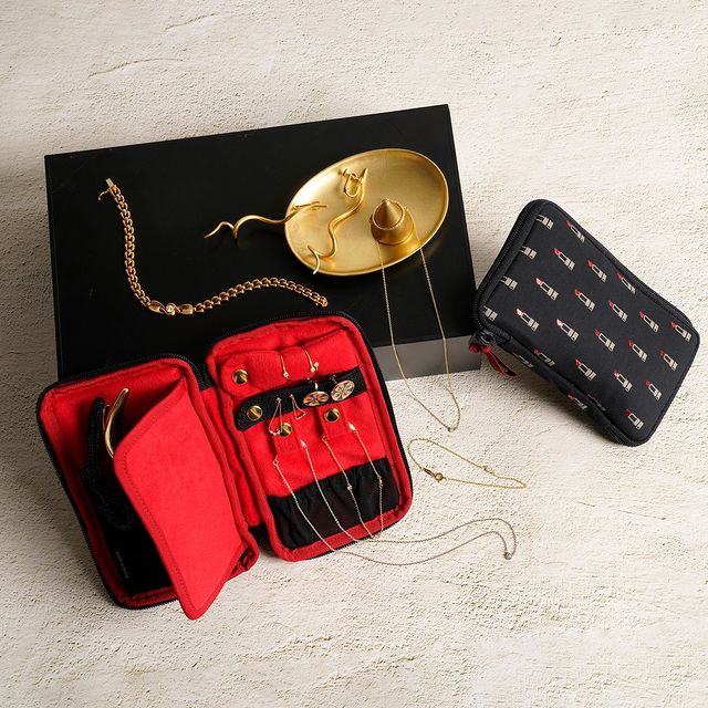 Valiant Rouge - Large Jewelry Pouch - LI736